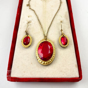 Vintage Jeweline Red Jewel Glass Gold Tone Necklace & Earrings Set.